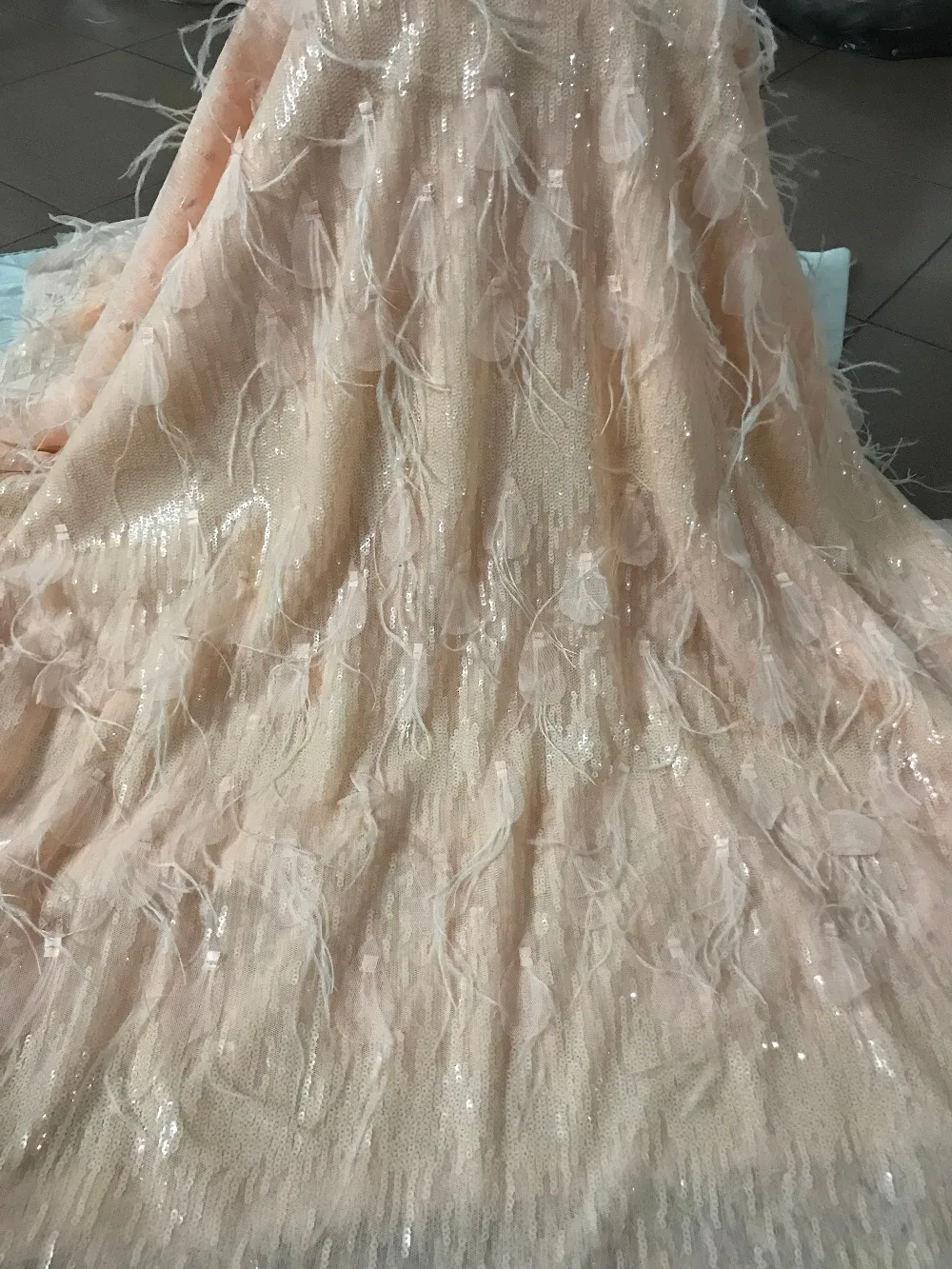 lace with feathers styles