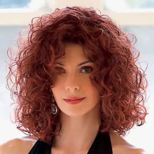 литвинова натали кудрявая. пушистые волосы. пушистые волосы у девушки. керли хеир модель. стрижка сессон на вьющихся волосах.