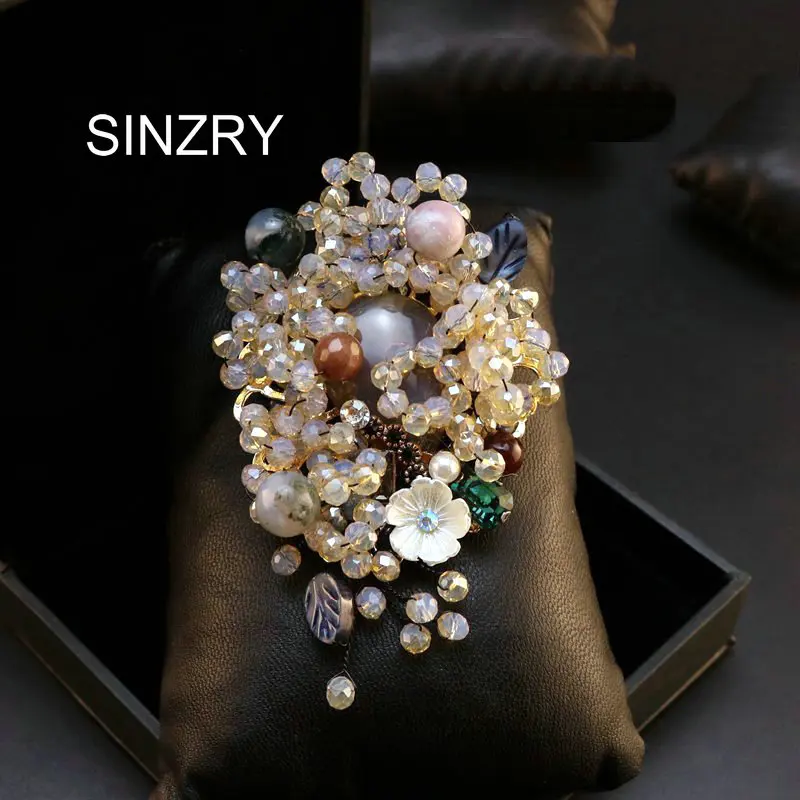 Koop SINZRY originele handgemaakte kunstmatige crystal broches natuurlijke zoetwater parel coiling vintage Broche pin voor vrouwelijke