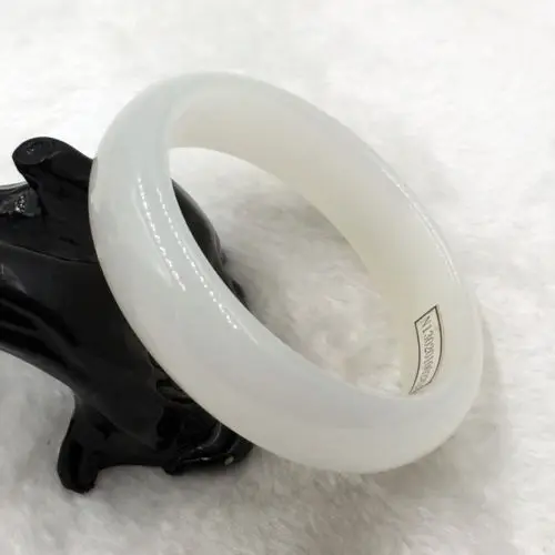 

2710 Beautiful Fashion China 100% Natural White Jade Gems Bangle Bracelet