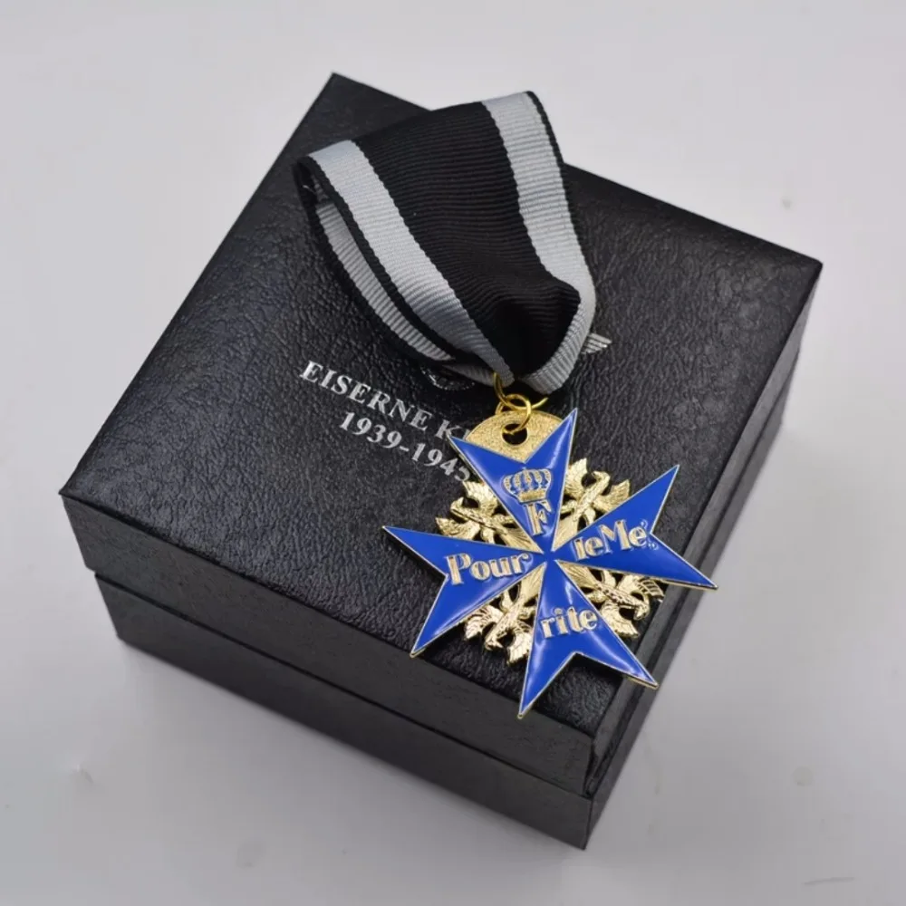 

Top quality WW2 Prussian German medal WWI Mini Blue Max Pour Le Merite badge