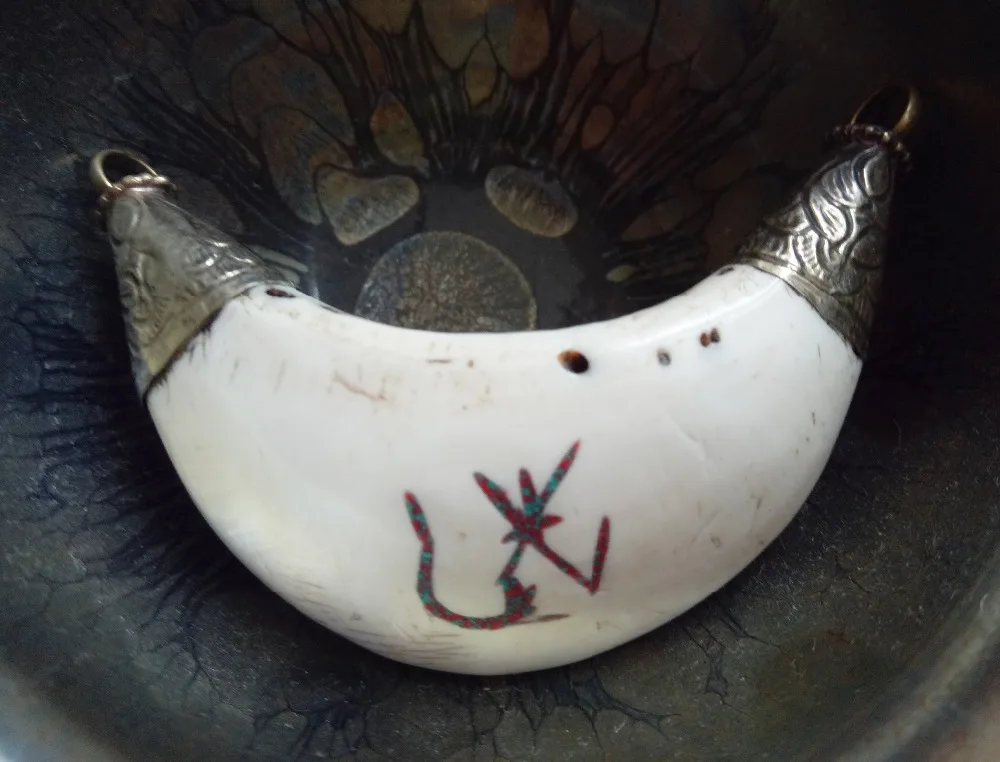 

The personality of the half moon bone carving Tibet Silver Pendant