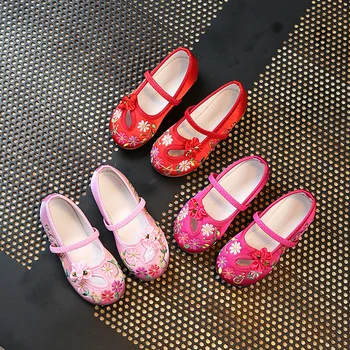 

2019 new girls dance shoes embroidery casual comfort children's flat shoes princess shoes spring and summer casual shoes