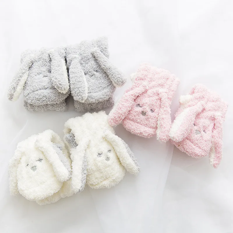 Новые бархатные женские носки кораллового цвета с объемными ушами кролика теплые носки для дома на осень и зиму Пушистые Носки для сна с вышивкой кролика