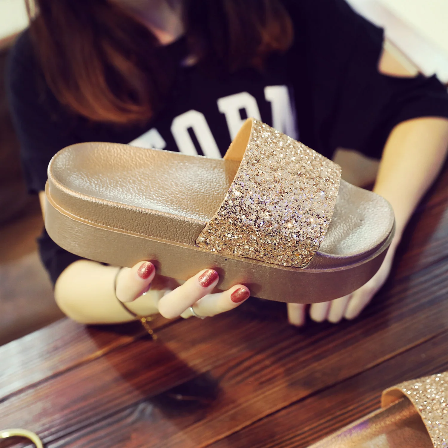 

2019 New Fashion Wedges Bling Women Slipper Mid Heel Beach Slides Outside Non-Slip Flat Flip Flops Size 8 9 10