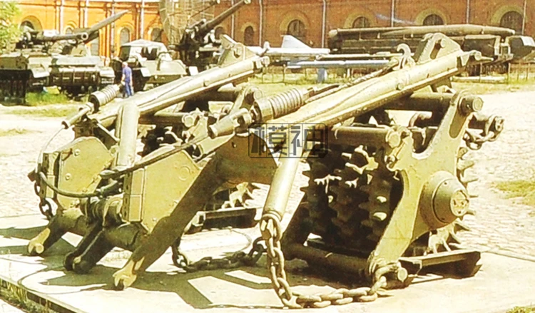 1:35 российский T-72 Танк для очистки от мин модель электромобиля Сборная модель бронированного автомобиля 80112