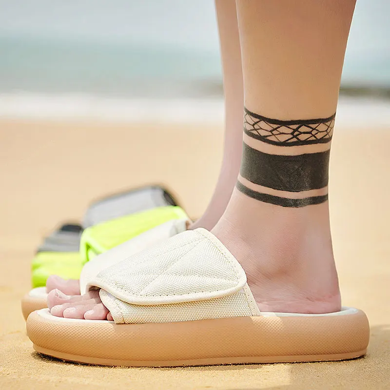 

Men's Slippers Summer Outdoor Home Tow Men's Beach Shoes 2019 New Couples Slippers Soft Solid Color Casual Shoes