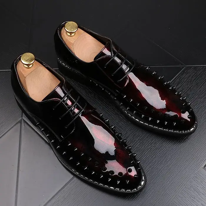 Height Increasing Bright patent leather Rivet nightclub shoes Men's Pointed head shoes Fashion Business Men Casual Shoes Leather Soft Men's Retro - Цвет: Height Increasing