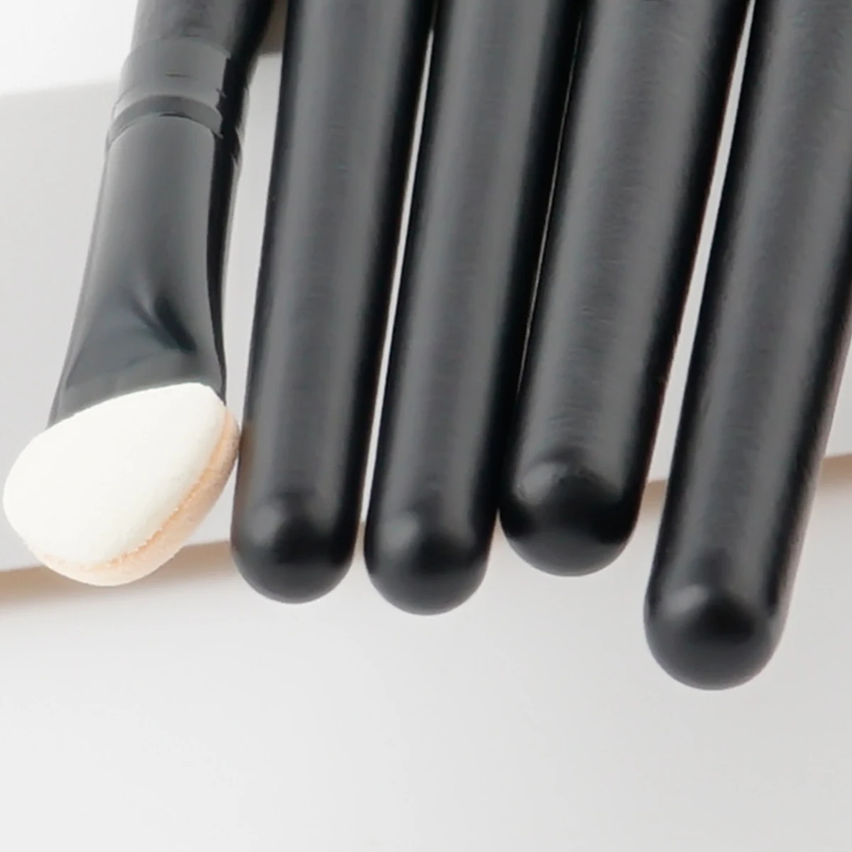 

Useful 6PCS Makeup Brushes Set Nylon Hair Eyeliner Eyeshadow Brow with Black Wooden Handle for Women