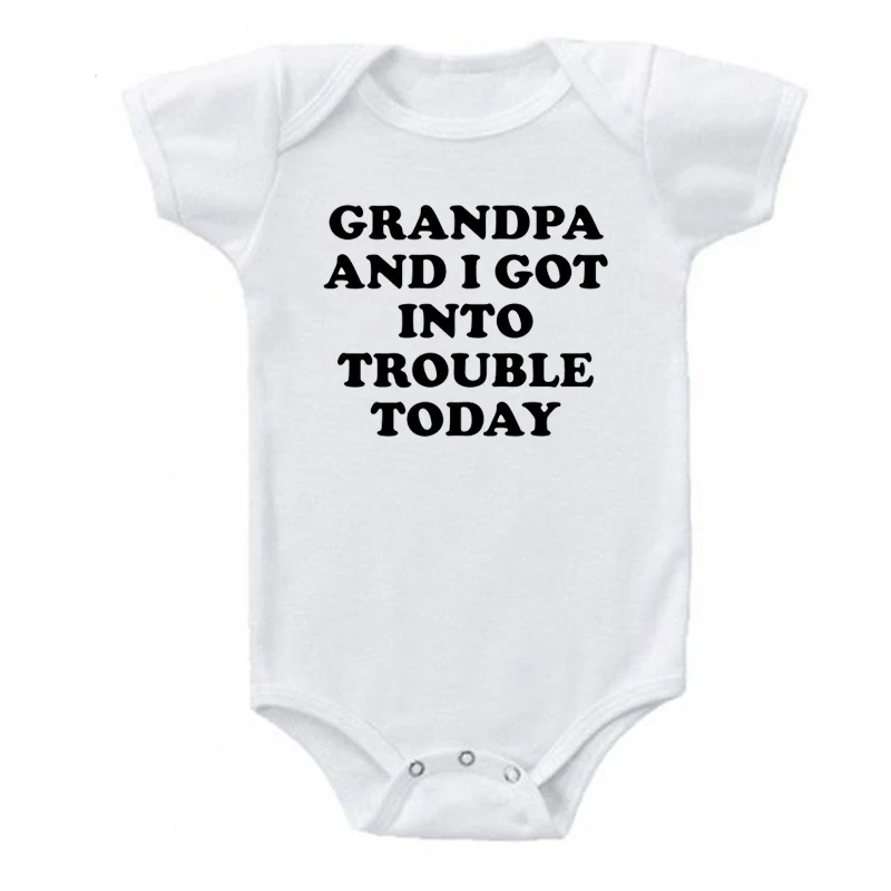 Хлопковый комбинезон для новорожденных мальчиков и девочек с короткими рукавами и буквенным принтом «дедушка и я» «Got Into Trouble Today» летняя одежда для малышей