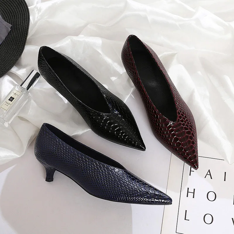 Пикантные туфли-лодочки на невысоком каблуке с закрытым v-образным носком женские вечерние туфли с острым носком без шнуровки на шпильке для свадьбы и офиса