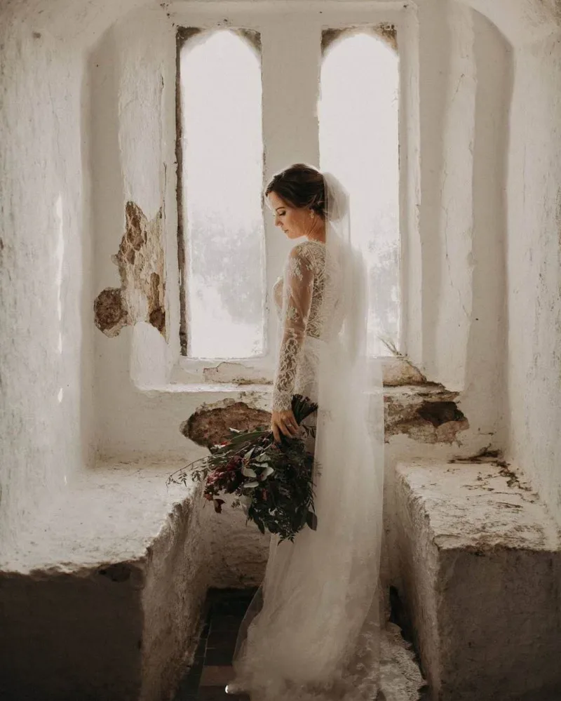 

Vintage Lace Long Sleeve Beach Wedding Dress 2019 Boho Vestido De Noiva Elegant V neck Lace Muslim Wedding Dresses