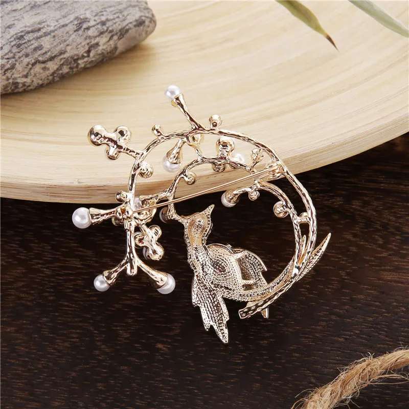 TDQUEEN Brooches Trendy Crystal Bird Pins and Brooches Safety Pin Jewelry Gold-color Zinc Alloy Round Metal Brooch for Women 2