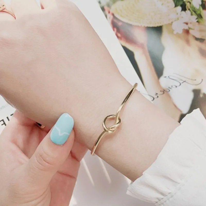 

Women geometric simple heart-shaped bracelet Open knot bracelet girl deserve to act the role of party gift