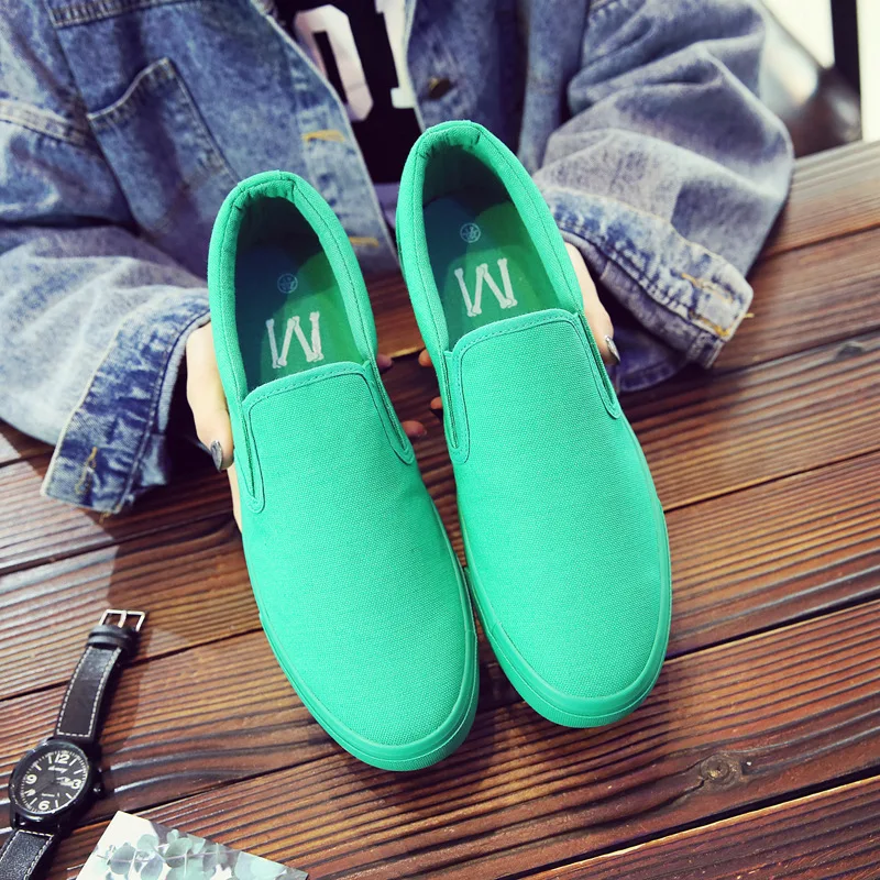 

Shenxuanny New spring green Korean fashion flat shoes casual trend men's shoes canvas Slip-On Shoes
