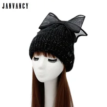 Зимняя мода, смешанные цвета, вязаная шапка с бантиком для женщин, теплые плюшевые бархатные шапки с буквенным принтом, защита ушей, красная, розовая, Пушистая Шапка