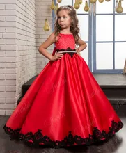 Charming rote mädchen Festzug Kleider 2017 schwarz Spitze appliques Kids abendkleid Perlen Blume mädchen Kleider Mit Bogen