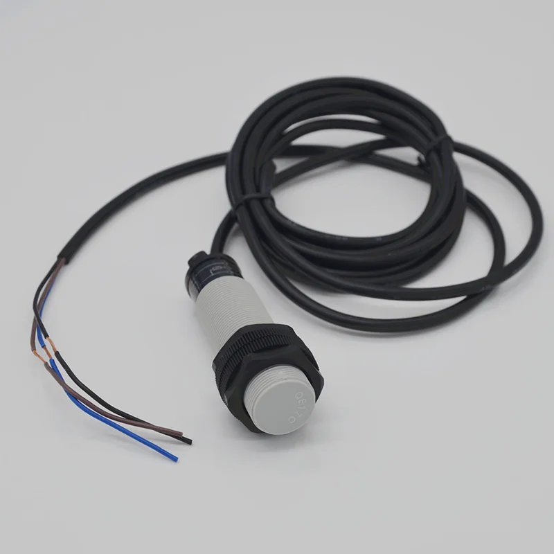 

1Pc New Original CR18-8DN / CR18-8DP2 Capacitance Proximity Switch