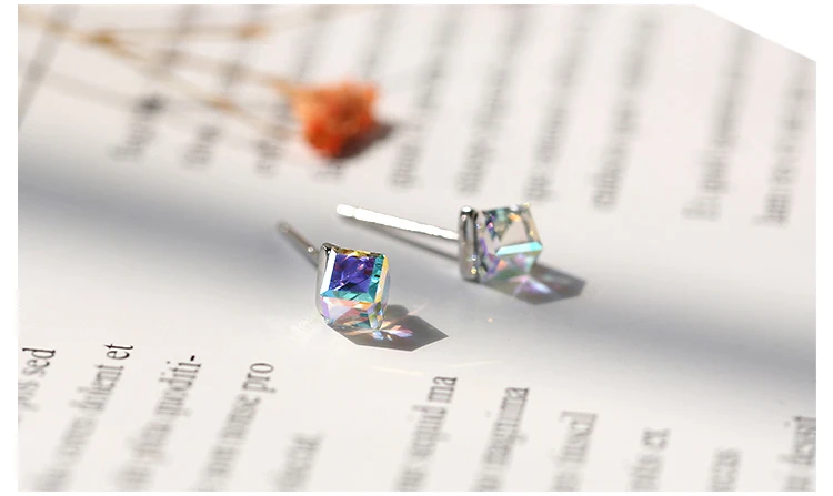 Geomentric square swarovski crystal stud earrings 02_01