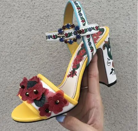 

New String Bead Flowers OPen Toe Women Sandals Crystal Buckle Straps Woman Sandals Print Floral Square Heel Runway Female Shoes