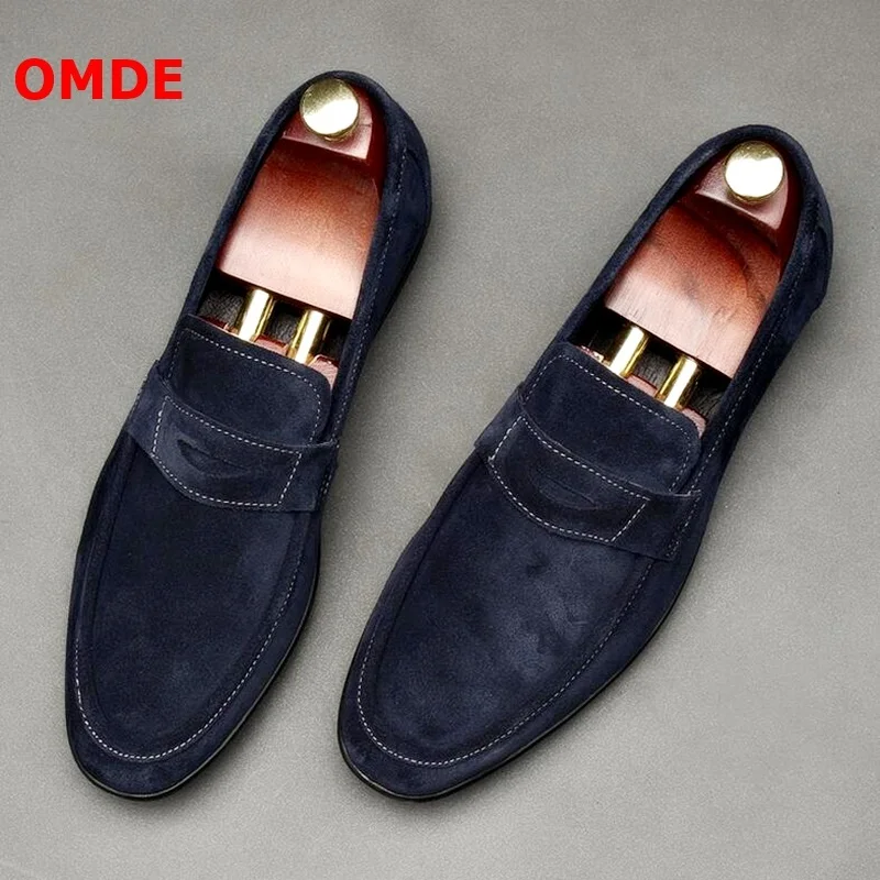 OMDE/Замшевые мужские туфли; новые модные лоферы с круглым носком; мужская повседневная обувь; мужские тапочки ручной работы без застежки; вечерние туфли