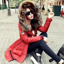 Популярная европейская куртка с воротником из меха енота, теплая Высококачественная Толстая Тонкая зимняя куртка, Женская парка размера плюс WUJ0284