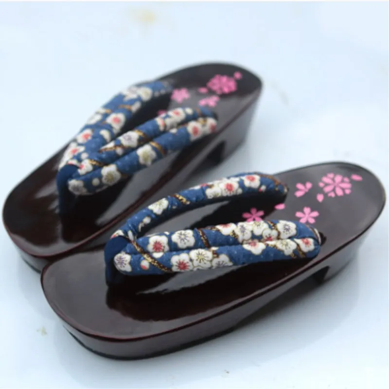 

2018 Summer women Sandals 3 colors Japanese Clogs Geta Wooden Slippers Cosplay Women Bench Geta Flat Heel Slippers Shoe