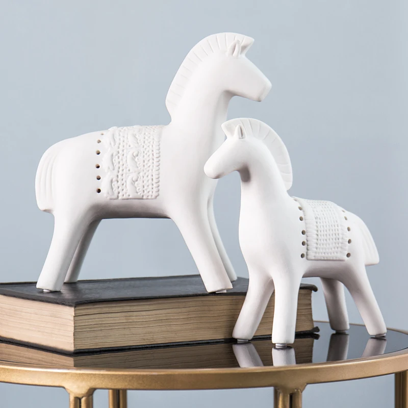 

Modern Simple White Ceramics Horse Statuette Living Room Office Bookcase Desktop Small Decorations