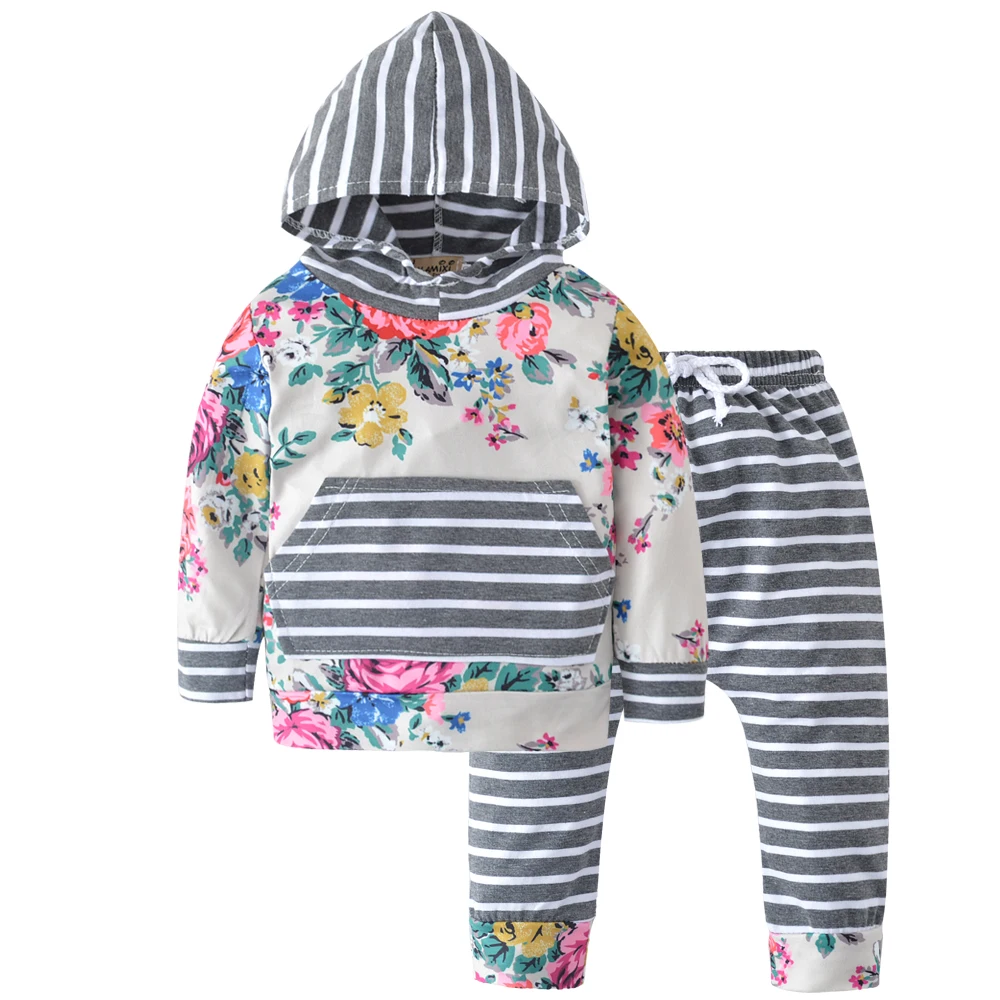 Комплект одежды для новорожденных девочек; осенняя одежда в серую полоску для младенцев; комплект одежды для новорожденных девочек из 2 предметов с цветочным принтом; Топы+ штаны - Цвет: Серый
