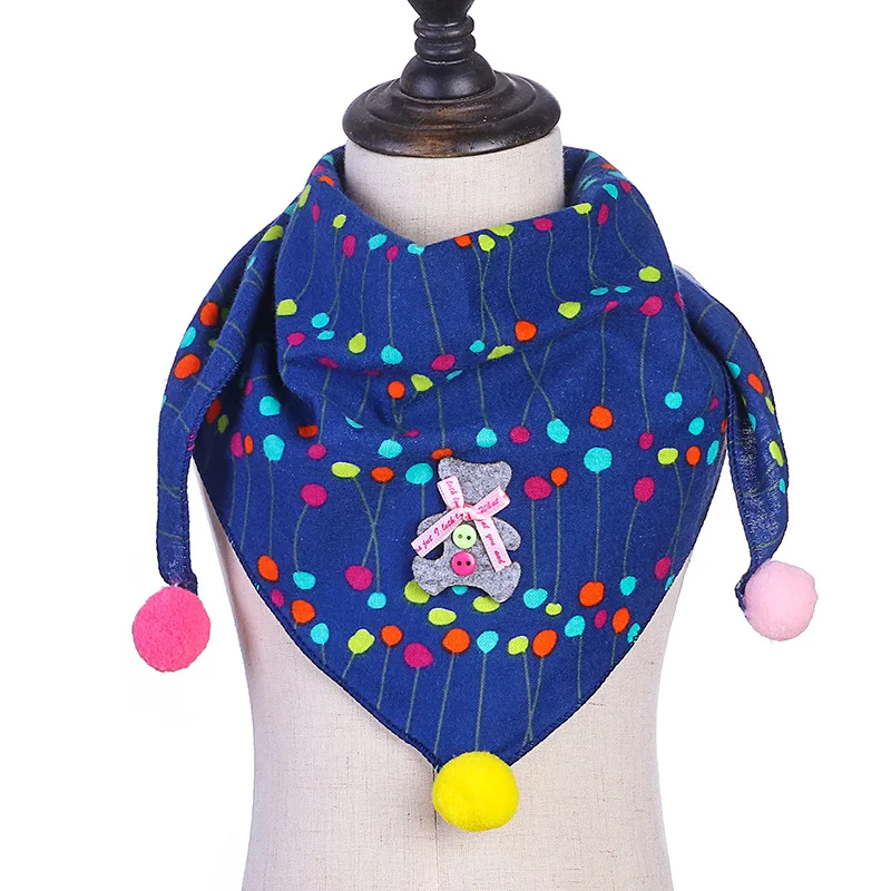 Осень-зима Детские хлопковые Треугольники шарф для девочек, для мальчиков; цветные помпоны, шарф для маленьких модный шарф воротник детская одежда с отложным воротником