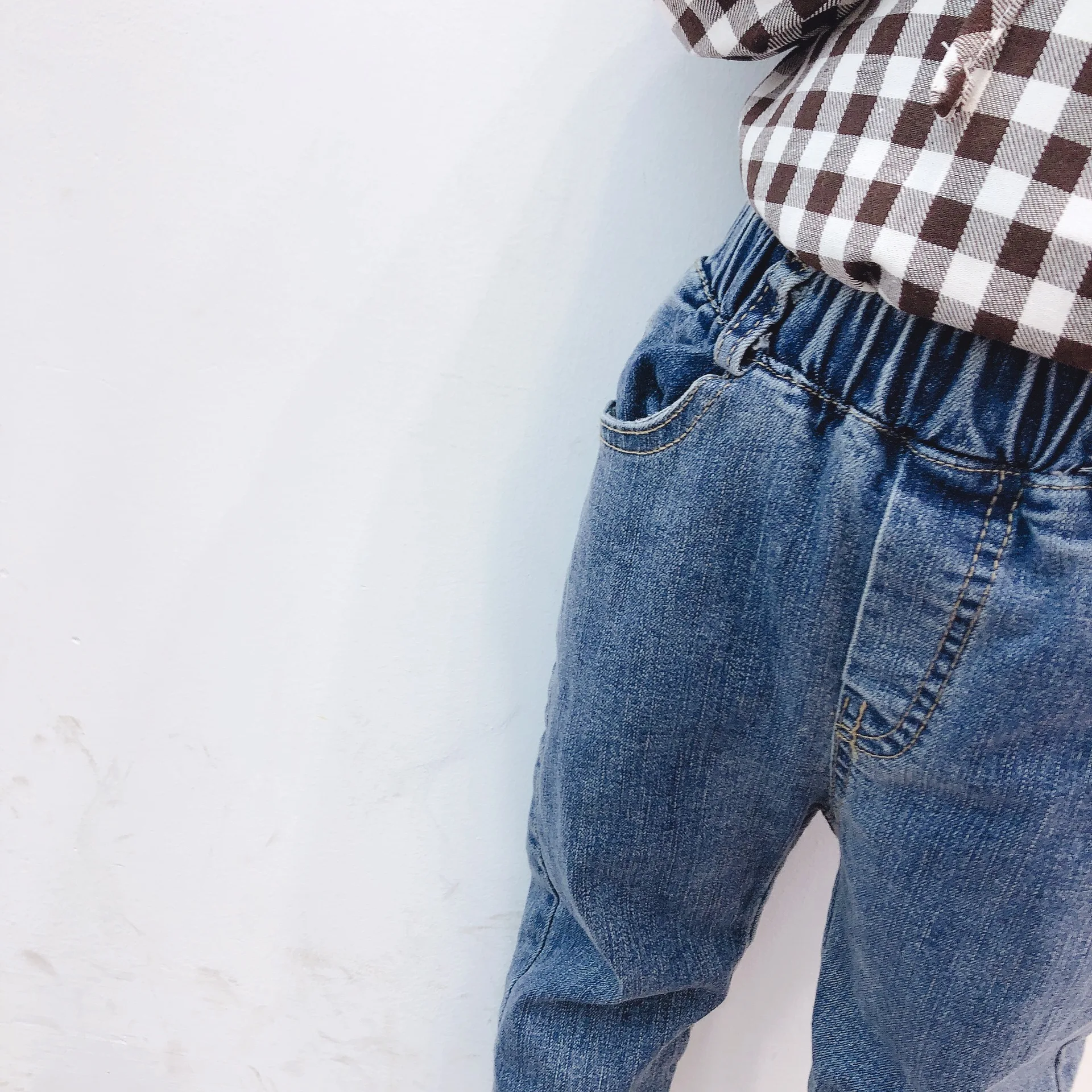 Весна г. Новые стильные однотонные модные джинсы для маленьких девочек повседневные джинсы для детей от 2 до 6 лет