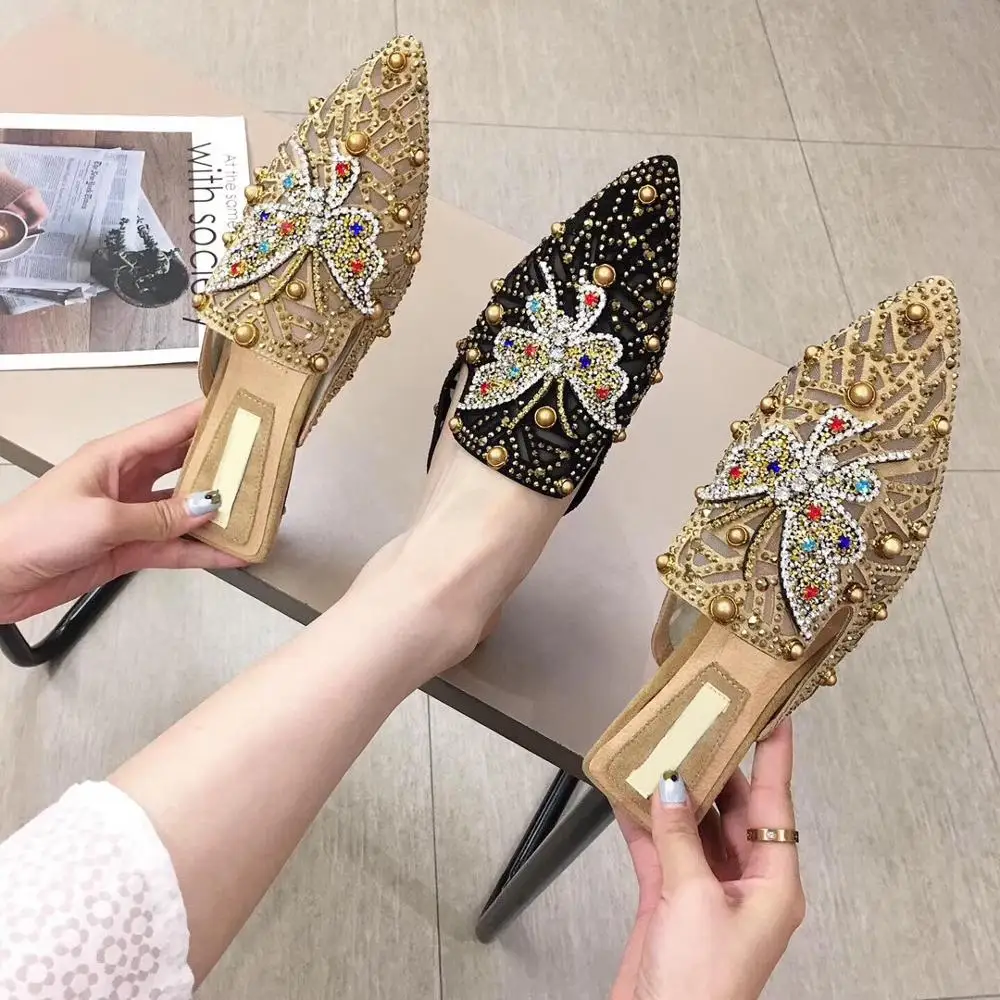 

2019 Women Rhinestone Mules Shoes Woman Flat Crystal Slippers Brand Designer Pointed Toe Slip On Mules Casual Outdoor Flip Flops
