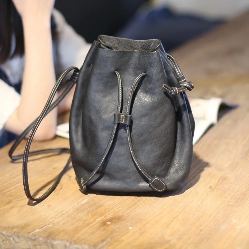 AETOO Leather black draw with the art of forest-style bucket bag retro package simple wild cowhide shoulder diagonal package bag