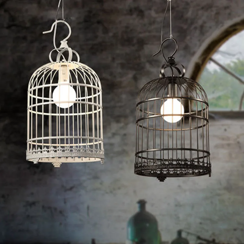 Клетка висит. Старые железные клетки. Птичья клетка арт. Подвесная клетка для попугая. Средневековая клетка.