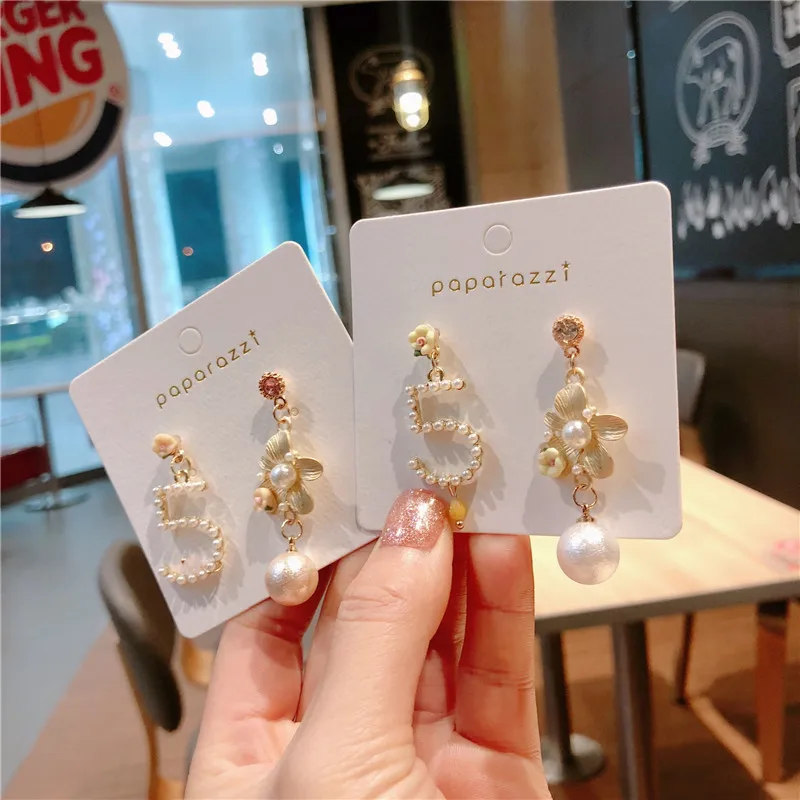 

Korea Handmade Number 5 Flower Asymmetry Pearl Women Drop Earrings Dangle Earrings Fashion Jewelry Accessories-QQD5