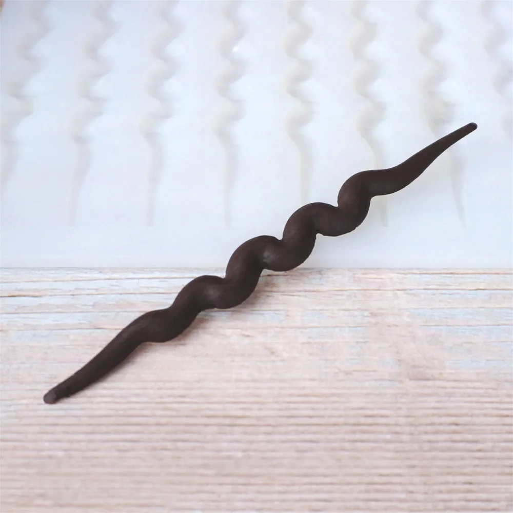 

Wavy Lines Non-stick Silicone Chocolate Mold Ice Molds Cake Mould Bakeware Baking Tools