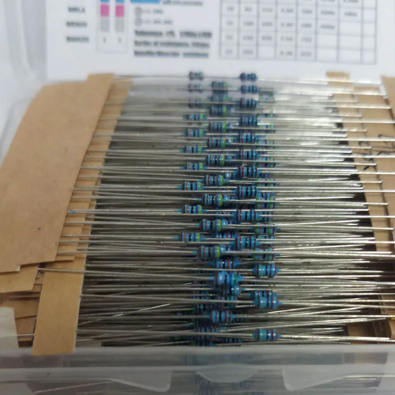 64 values. Набор резисторов в коробке. 64 values. Набор резисторов металлопленочных в книге. Набор резисторов.