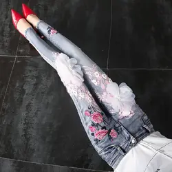 Европейский станция джинсы Для женщин 2018 Новый сломанный Тяжелая вышивка цветок Узкие брюки-карандаш девочек студенческое легкое синие