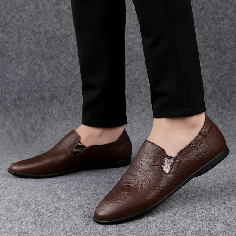 Повседневная мужская обувь; вечерние туфли из коровьей кожи; Дышащие Модные мужские лоферы; мягкие черные и коричневые деловые кроссовки для отдыха