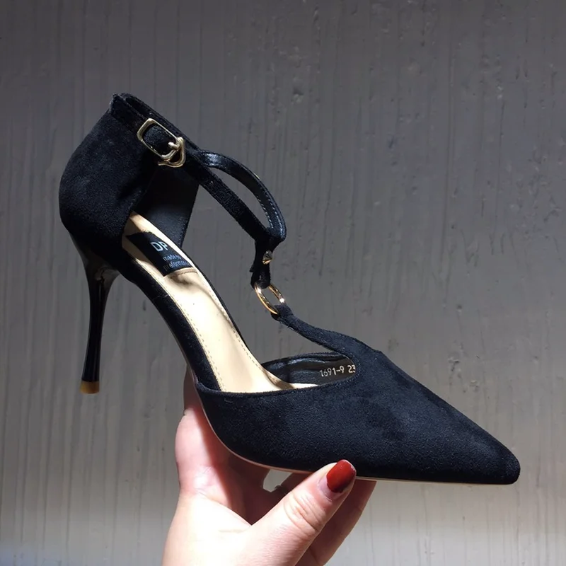 

High heeled sandals, ladies 2018 summer hollow fashion shoes, ladies sandals, European CHAO, fine and pure women's shoes.