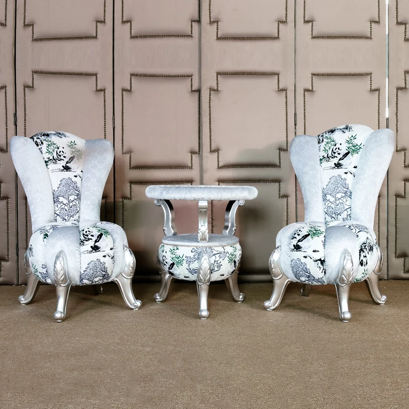 special European style center/coffee/tea table with two chairs