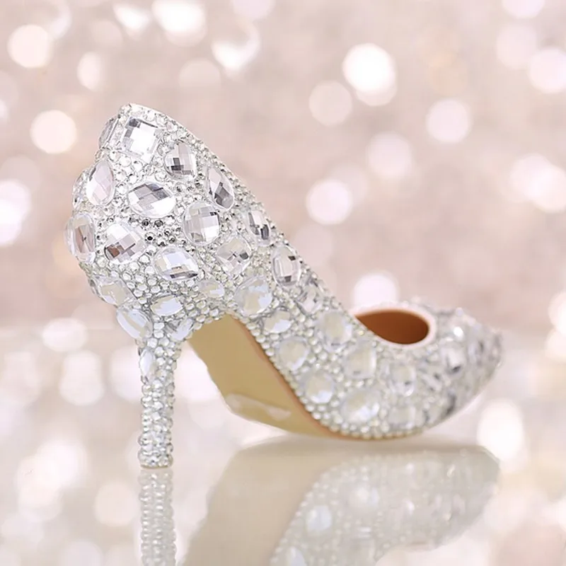 Усовершенствованные дамские свадебные туфли украшенные кристаллами Дамские туфли нового дизайна с зауженным носком вечерние и выпускные туфли на каблуках нового дизайна украшенные серебряными стразами большие размеры