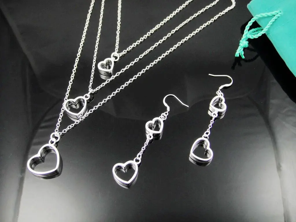 

Wholesale fashion jewelry Set, 925 Silver Necklace and Bracelet . Nice Jewelry. Good Quality S190