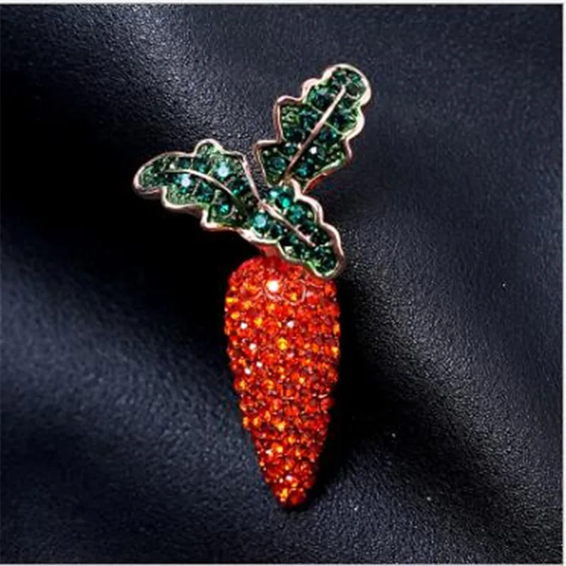 

WKOUD Vegetables Brooch Green Enamel White Crystal Carrot Radish Brooch Corsage Clips For Women Girls Dress Clothes Jewelry
