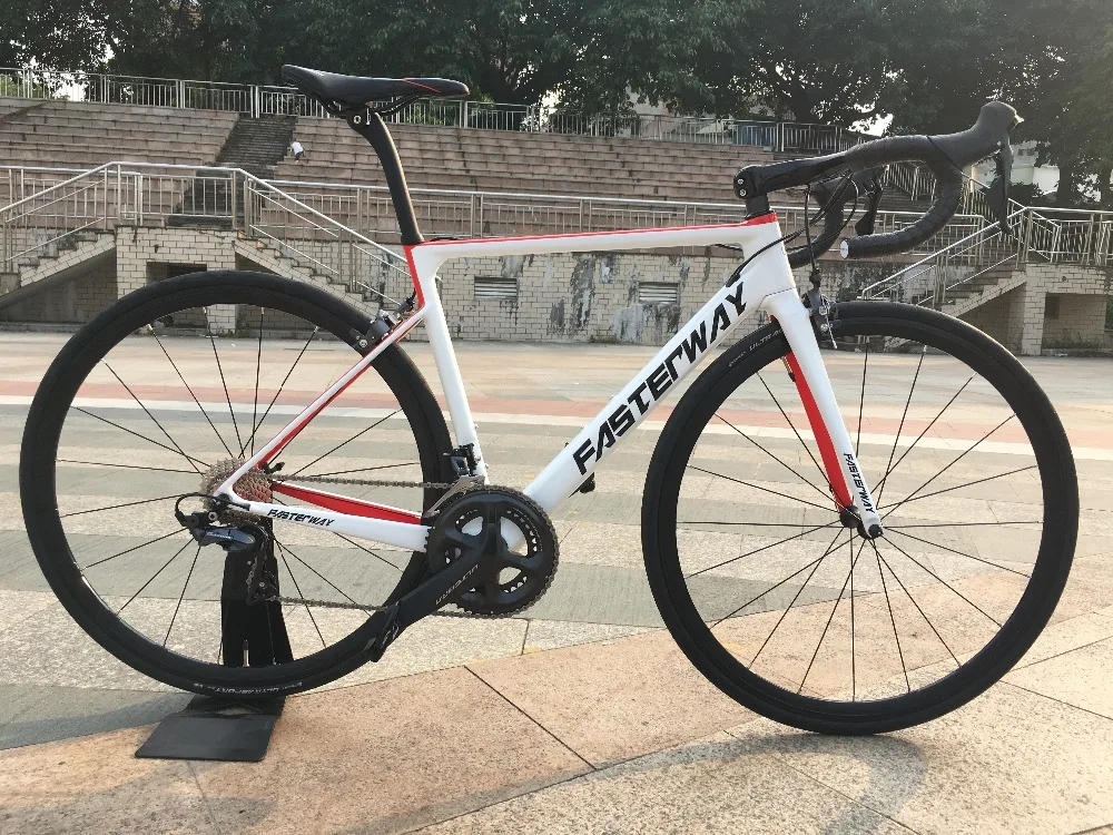 УГЛЕРОДНЫЙ дорожный велосипед бренда TAIWAN FASTERWAY черного красного цвета 700C 22