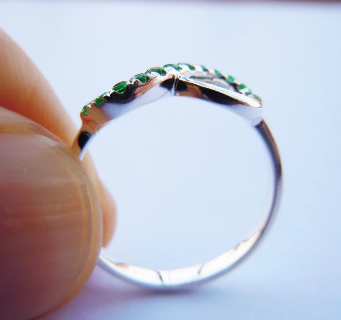 Бесконечное Кольцо из стерлингового серебра и зеленых камней CZ все размеры с гравировкой