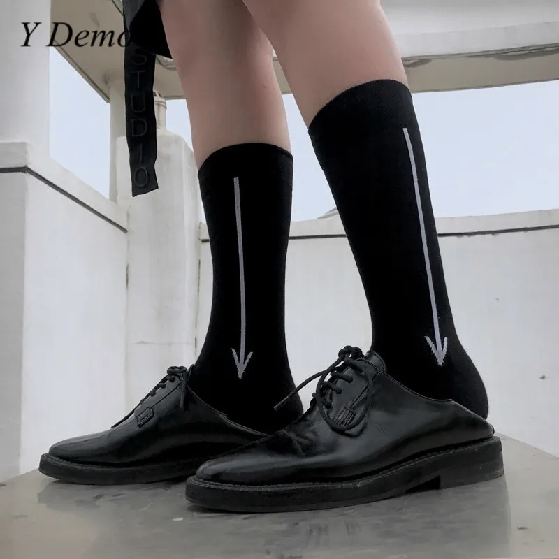 

Harajuku New Korean Arrow Printing Couple Cotton Socks