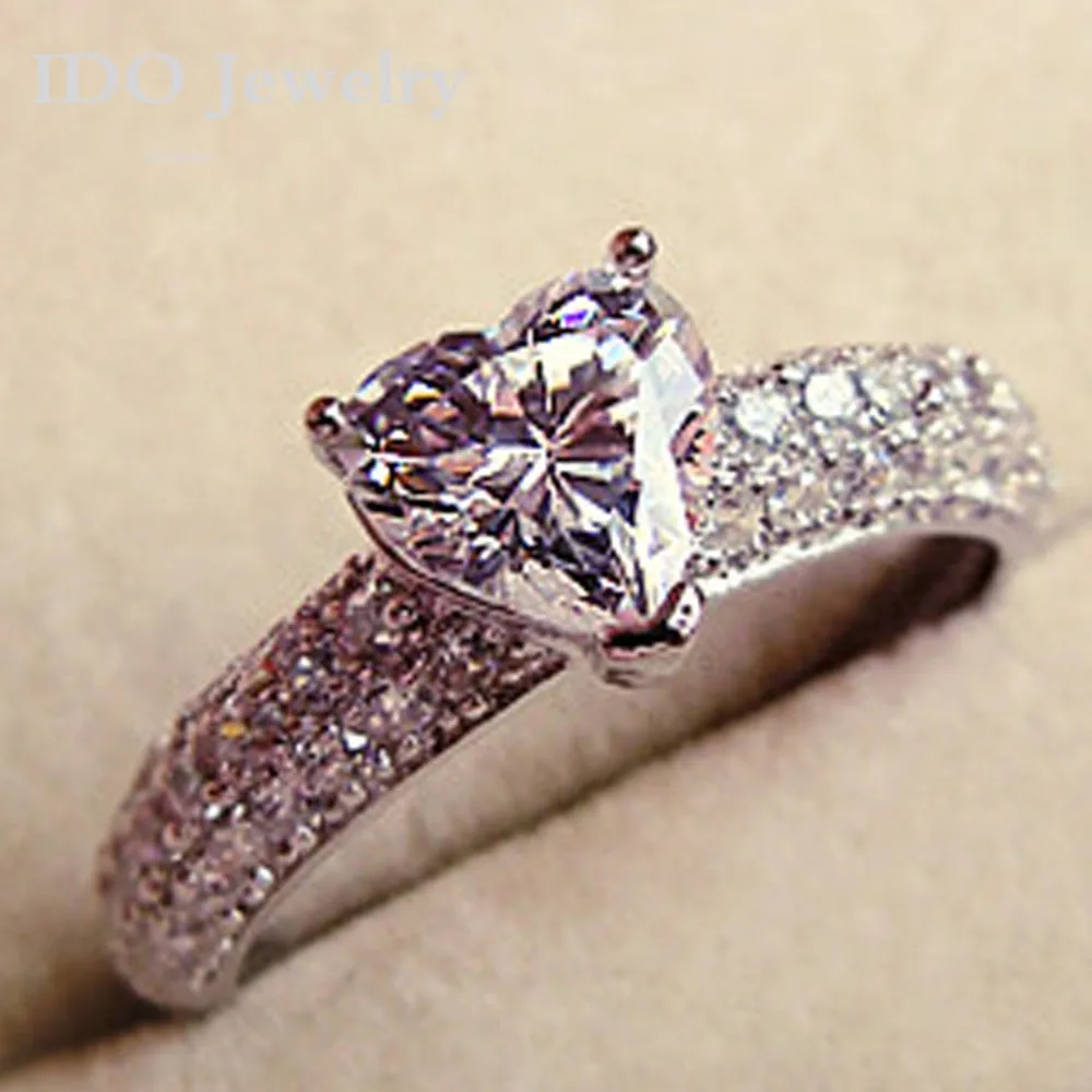 Luxury 1 carat Cushion Cut Simulated Diamond Engagement Rings For Women