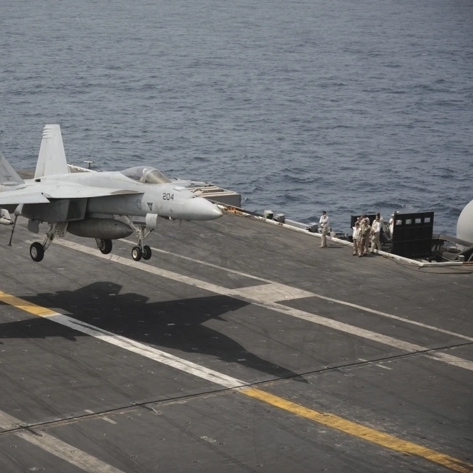 An F/A-18E Super Hornet lands aboard the aircraft carrier USS Nimitz Poster Print (34 x 22)