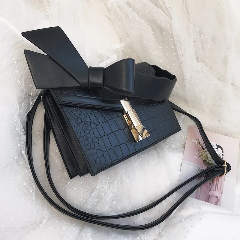 Британская мода, простая маленькая квадратная сумка, женская дизайнерская сумка, высокое качество, искусственная кожа, заклепки, кисточка, цепь, сумки на плечо qq230 - Цвет: Черный
